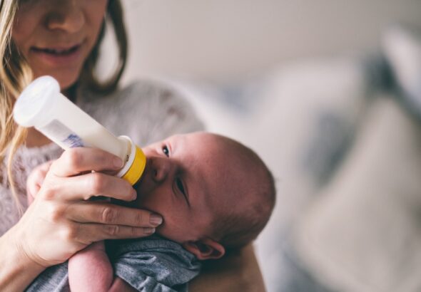 Bébé et lait illustration (1)